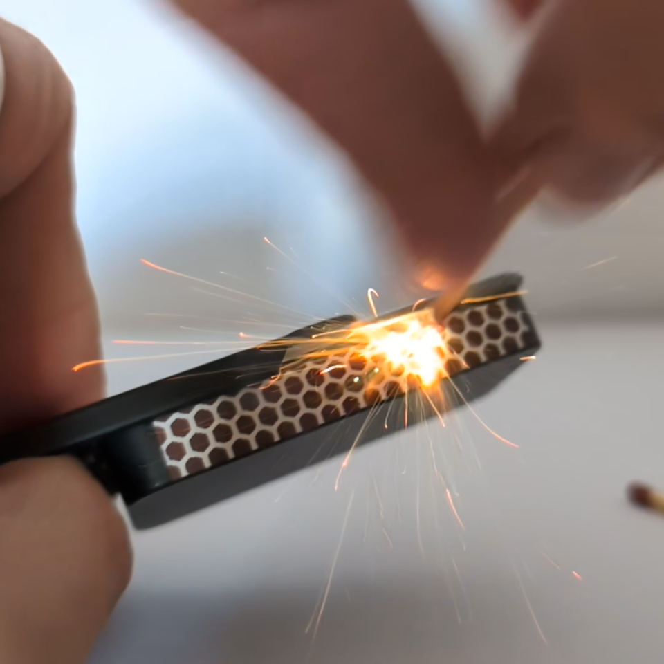 Lucifers in metalen doosje